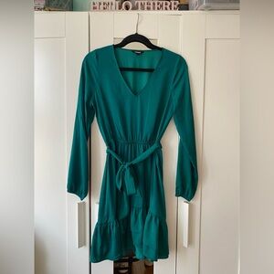Express Green Dress with long sleeves and a ruffled hem - Size XS